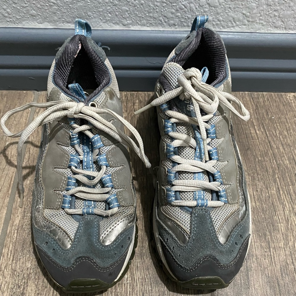 Skechers tennis shoes